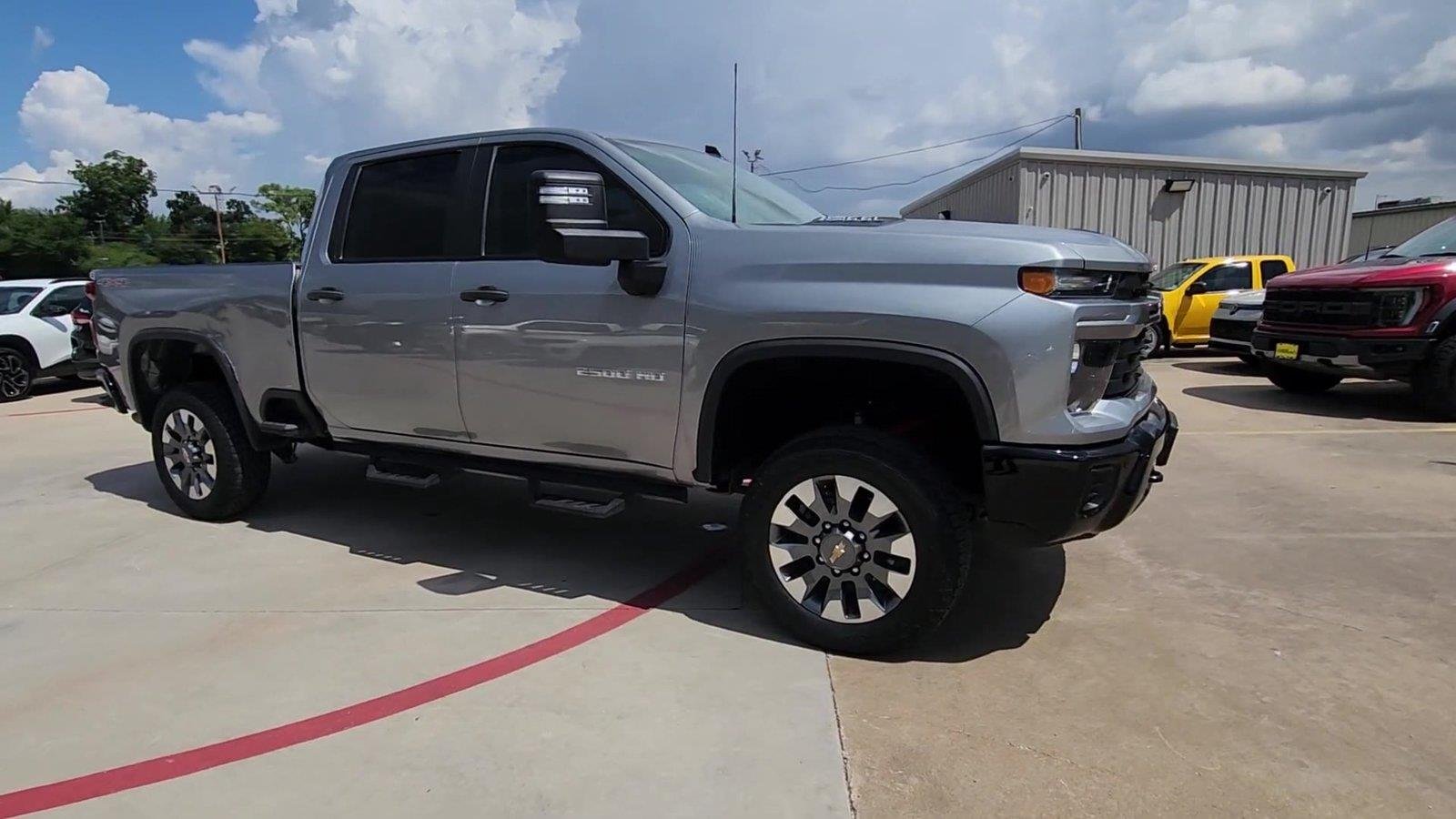 2025 Chevrolet Silverado 2500HD Custom - Photo 2