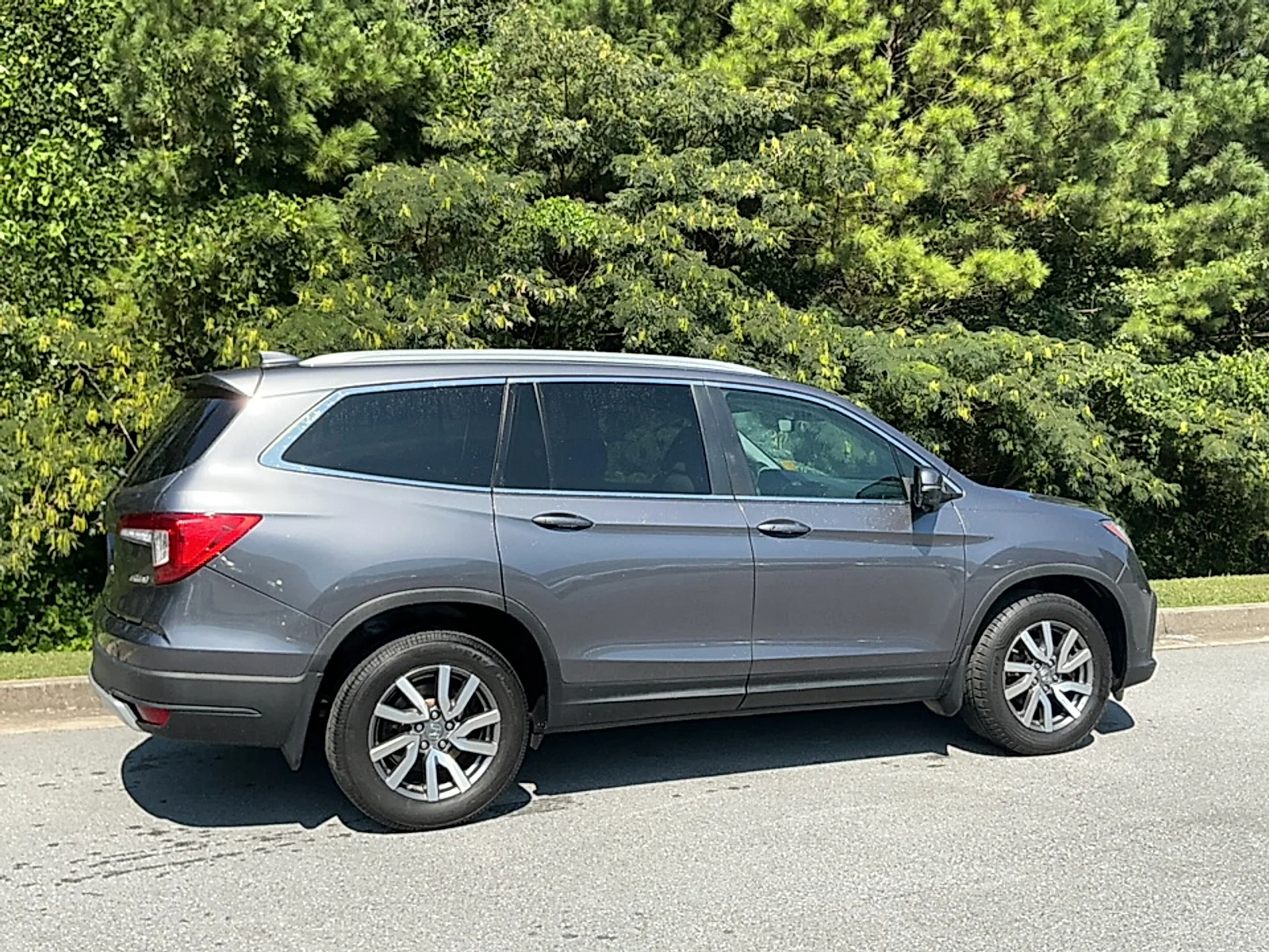 Used 2021 Crystal Black Pearl Honda AWD Black Edition image 2