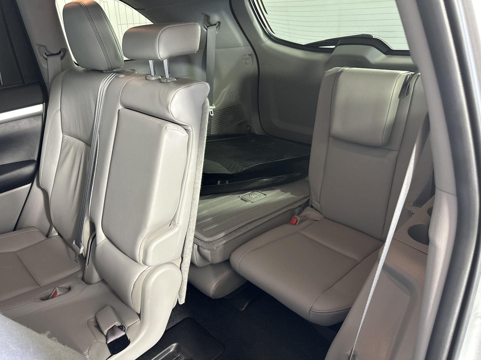 Used 2019 Celestial Silver Metallic Toyota XLE image 25