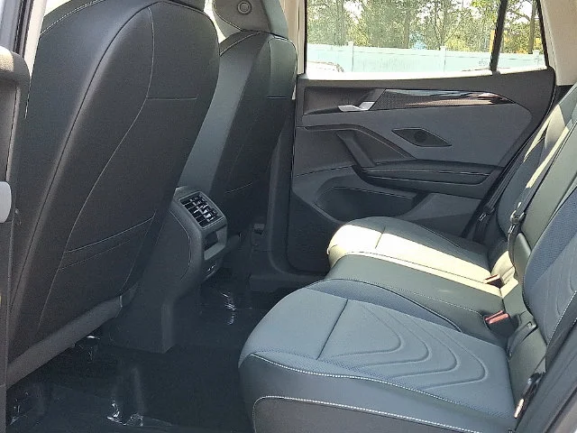 2025 Volkswagen Tiguan SE - Photo 7