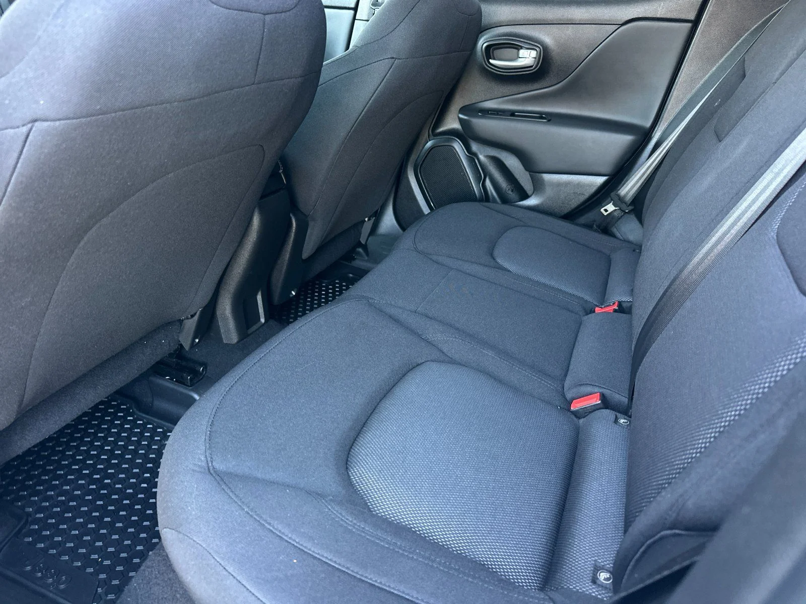 Used 2023 Alpine White Clearcoat Jeep Latitude image 11