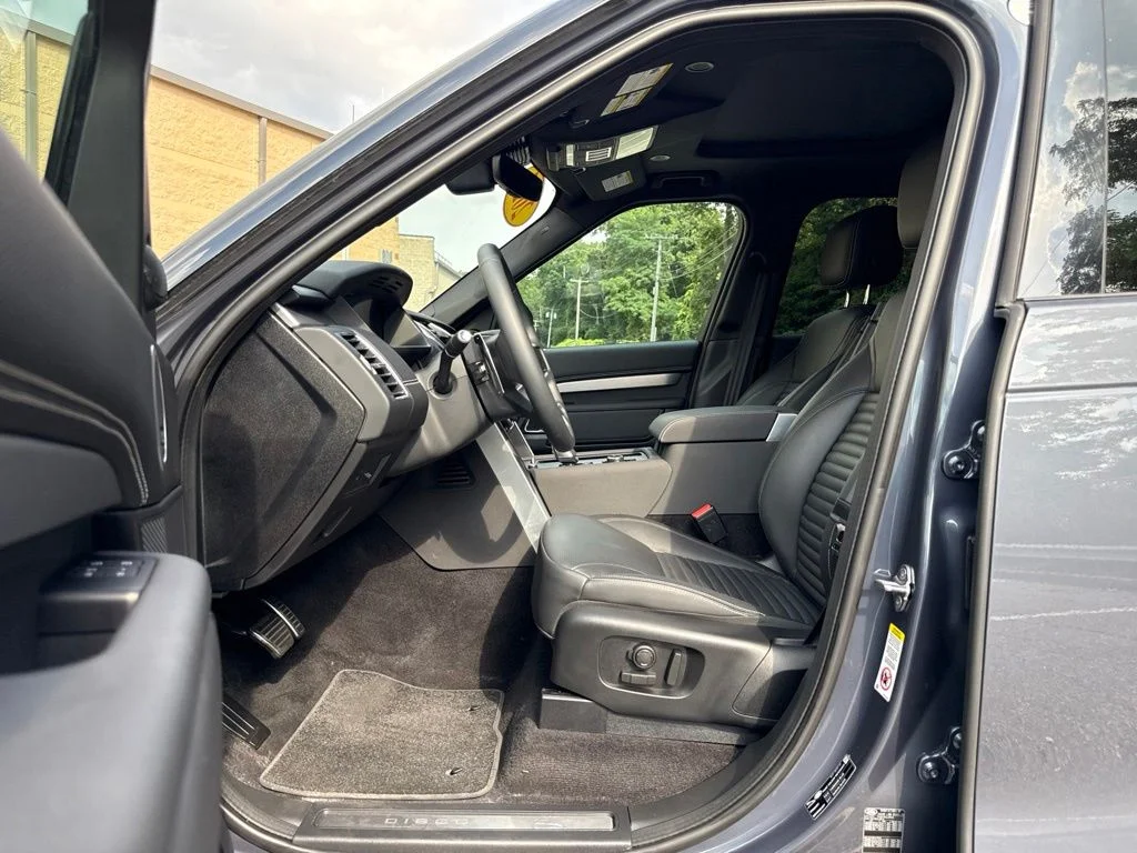 Certified Used 2025 Blue Land Rover Dynamic SE image 11