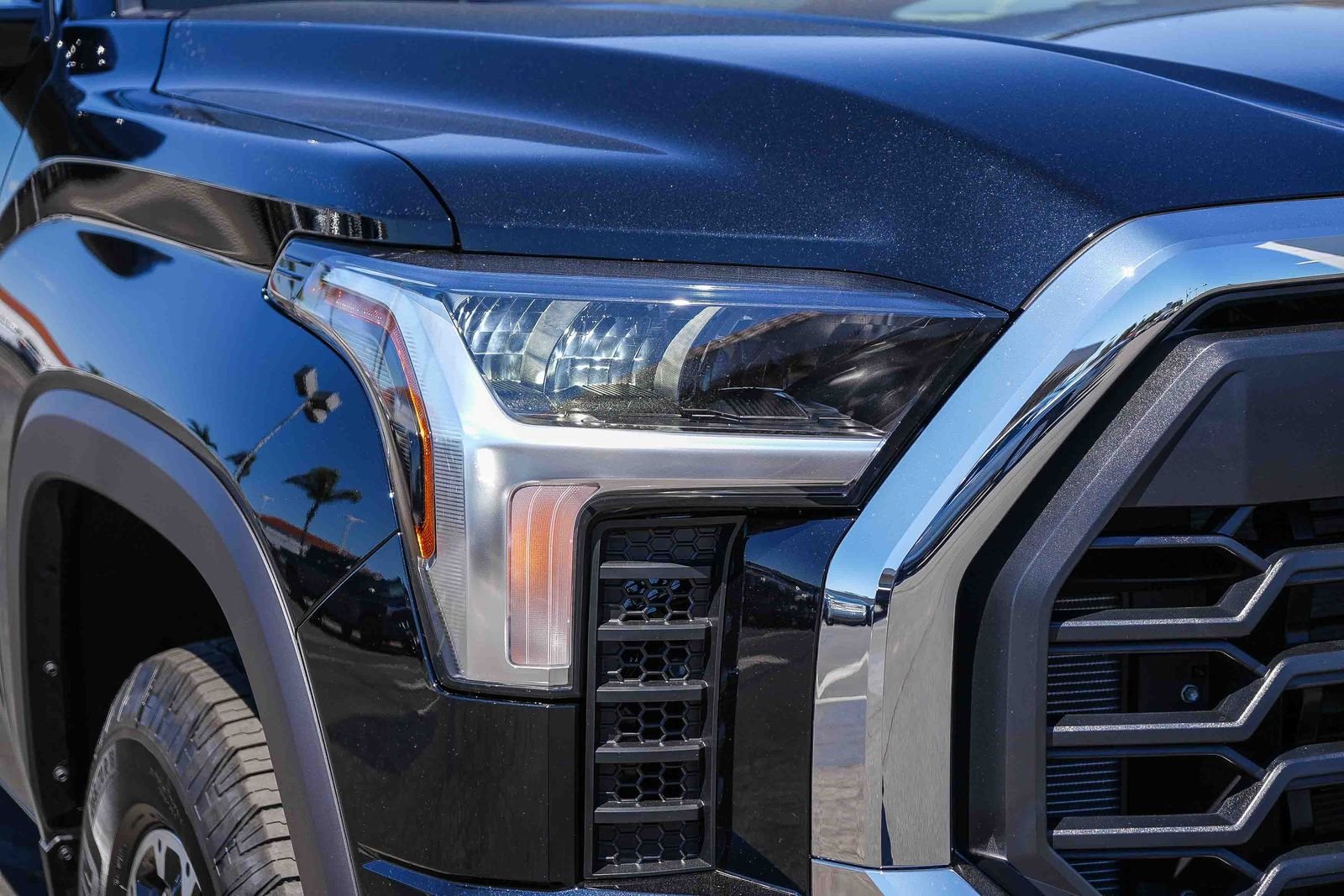 New 2026 Midnight Black Metallic Toyota  SR5 image 4