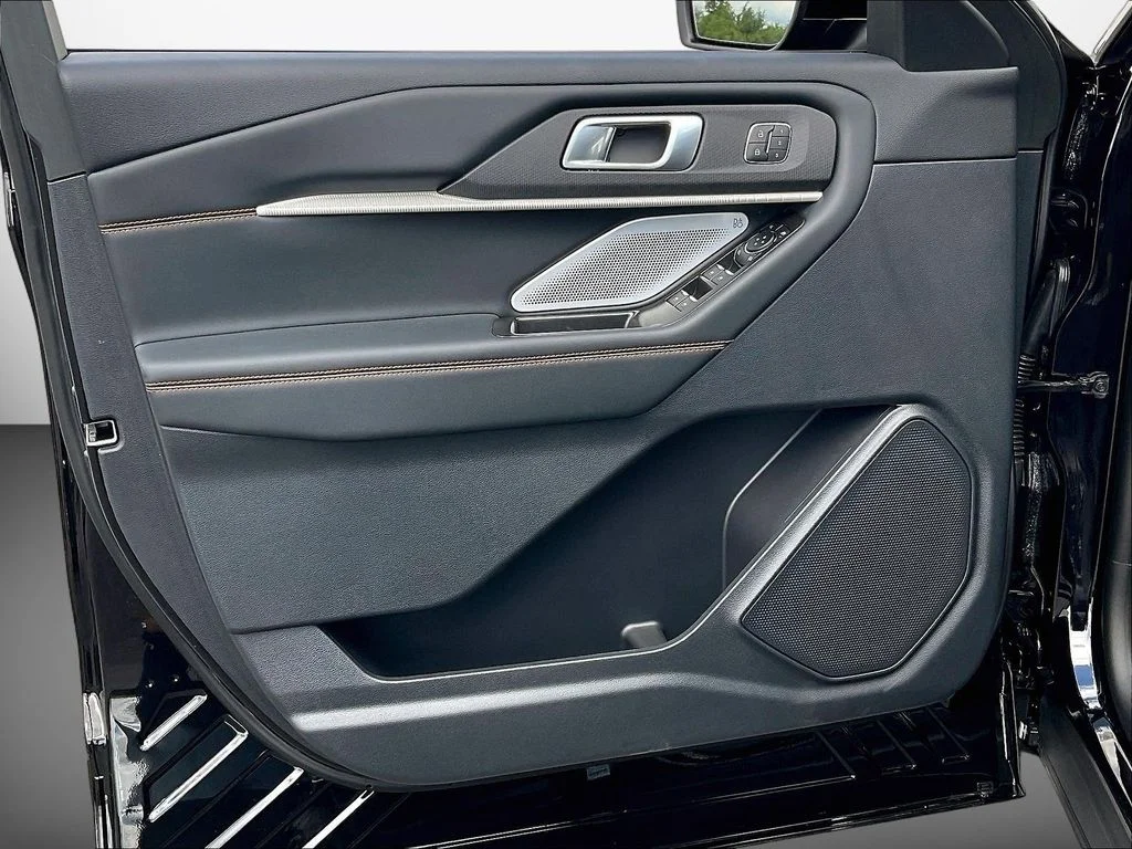 New 2026 Agate Black Metallic Ford Tremor® image 25