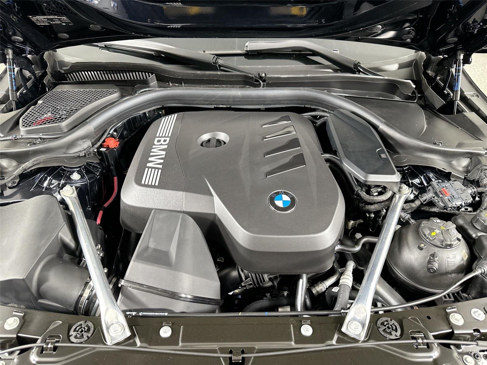 New 2026 Carbon Black Metallic BMW 530i xDrive image 32