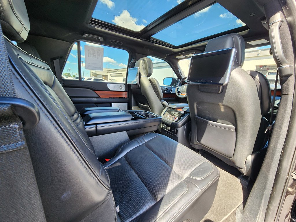 Used 2020 Infinite Black Lincoln Reserve image 13