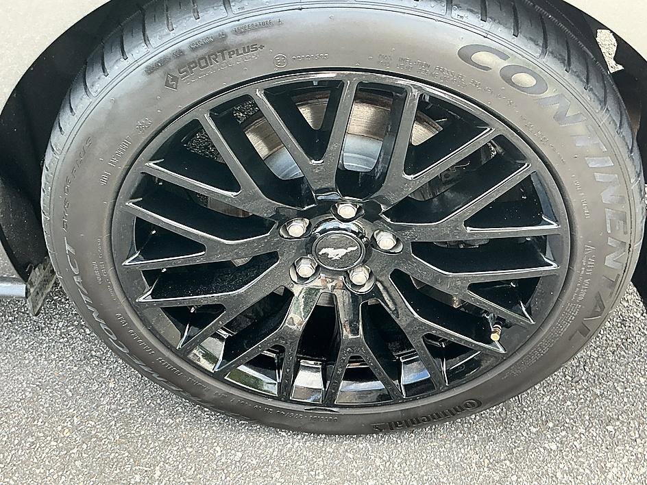 Used 2019 Magnetic Ford GT image 9