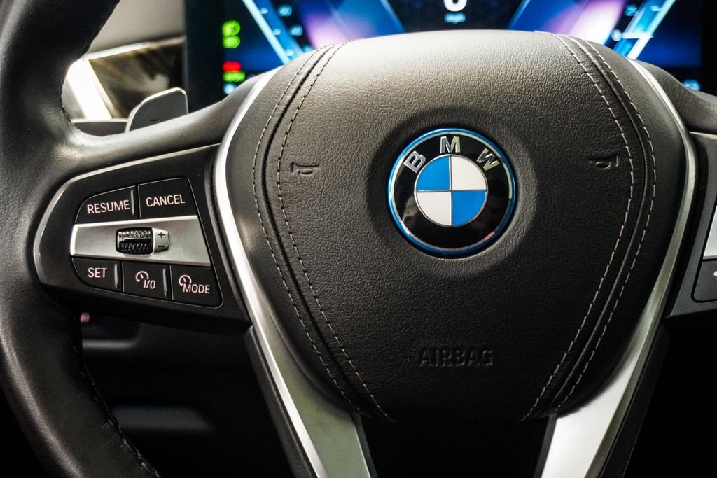 Used 2025 Black BMW xDrive50e image 17