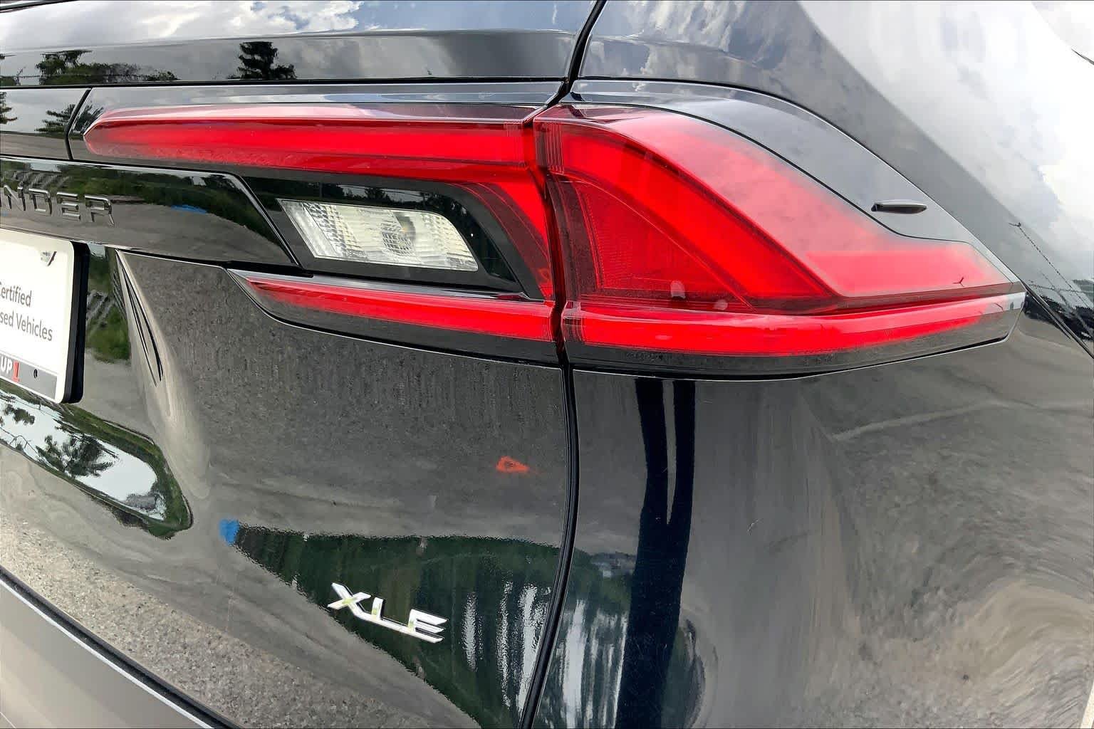 Used 2025 Midnight Black Metallic Toyota XLE image 30