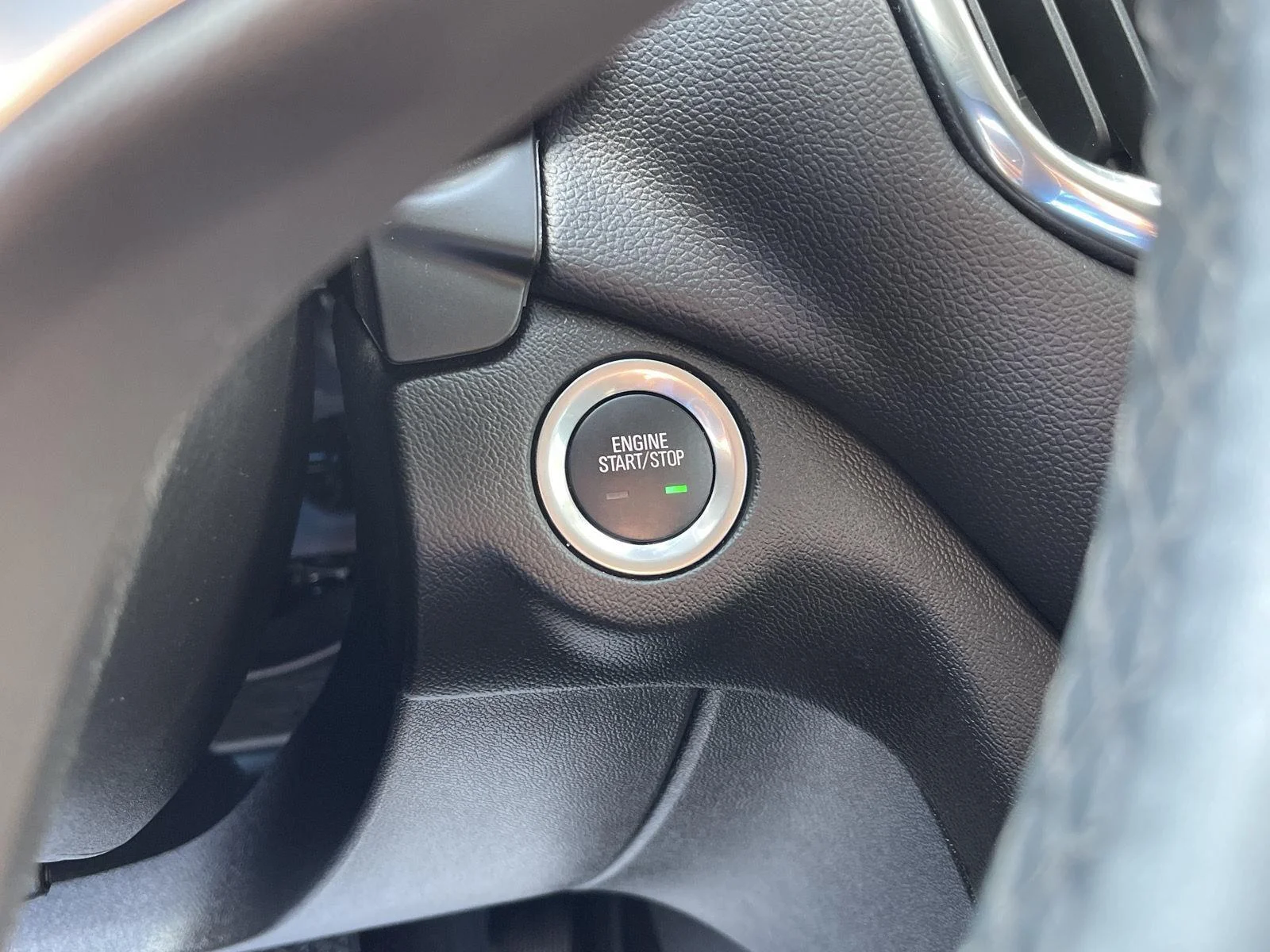 Used 2024 Summit White Chevrolet LT image 18