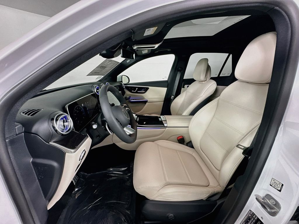 New 2027 MANUFAKTUR Moonlight White Metallic Mercedes-Benz GLC 350e image 22