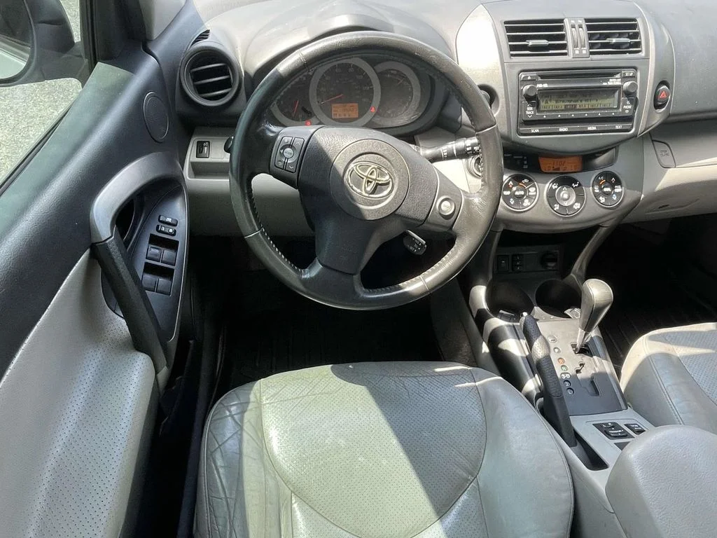 Used 2012 Classic Silver Metallic Toyota Limited image 13