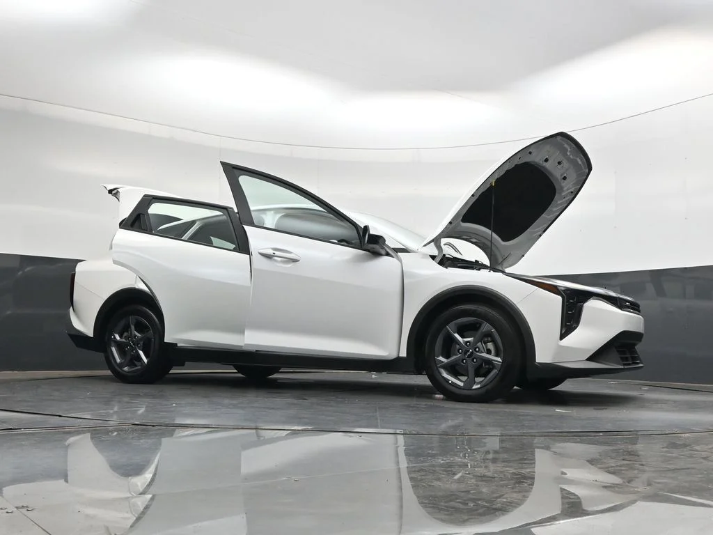Used 2025 White Kia LXS image 45