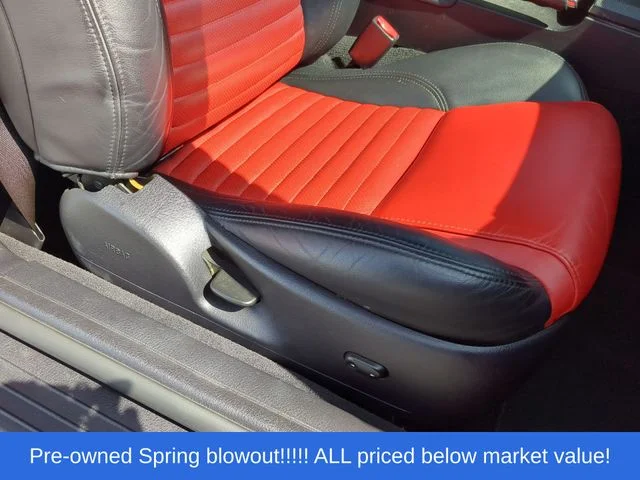 Used 2003 Red Ford  image 37