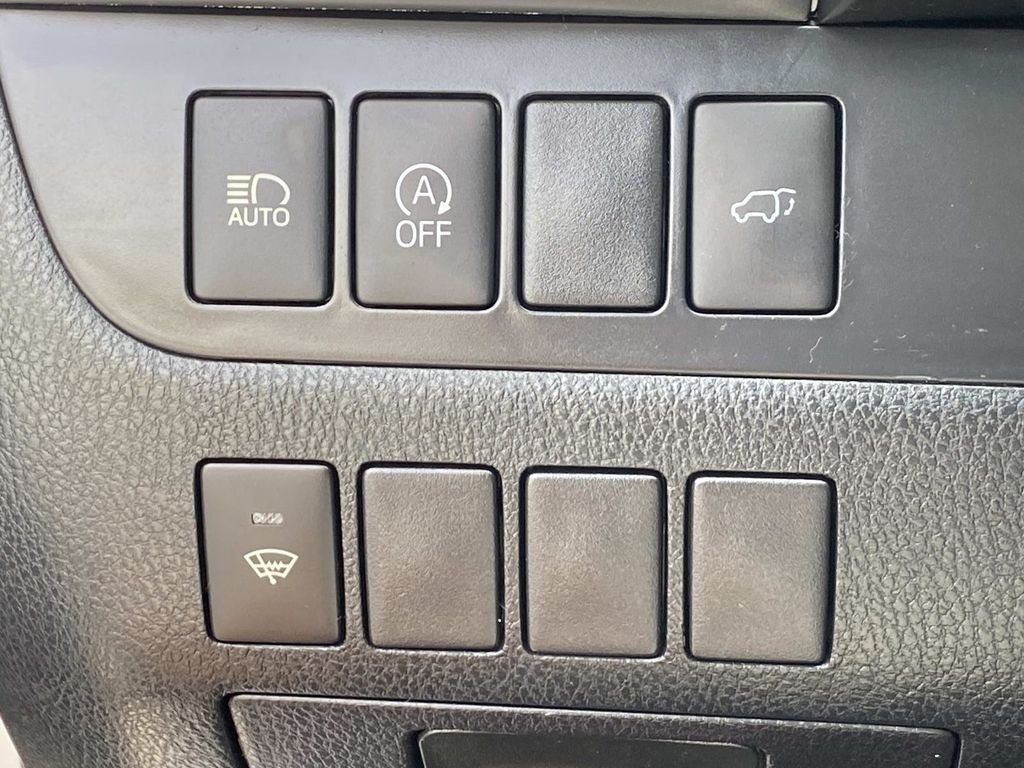 Used 2017 White Toyota XLE image 23