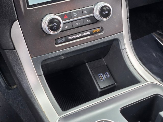 Used 2021 Black Ford SE image 25