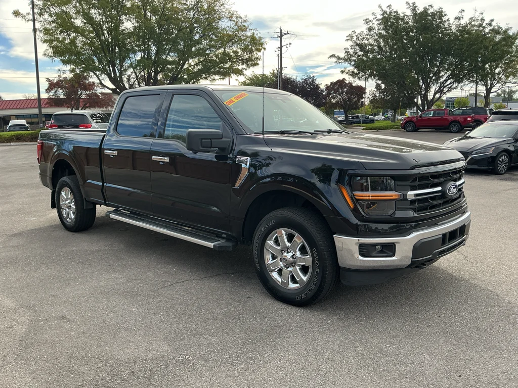 Used 2024 AGATE BLACK METALLIC Ford XLT image 3