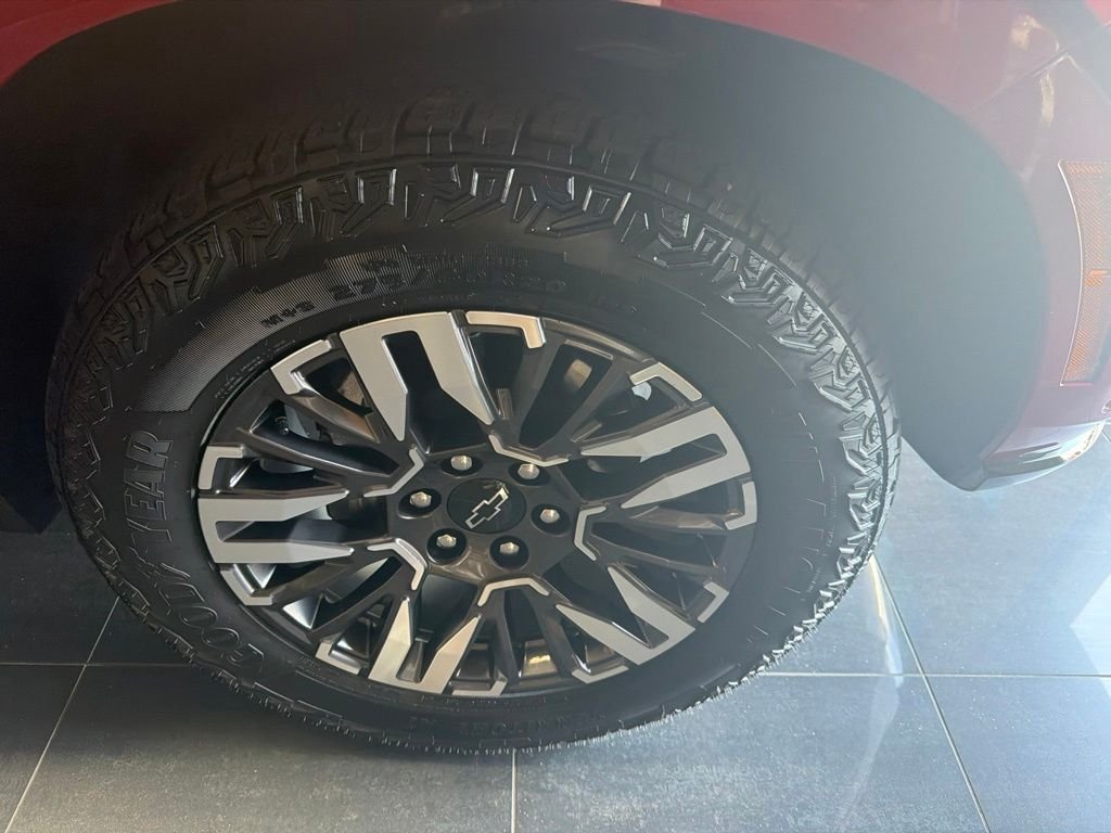 Used 2026 Red Chevrolet Z71 image 4