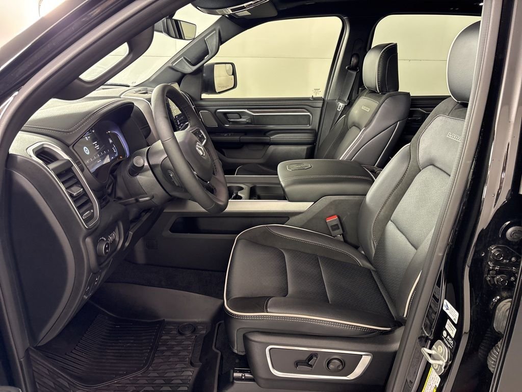 New 2026 Diamond Black Crystal Pearl-Coat Exterior Paint RAM Laramie image 31