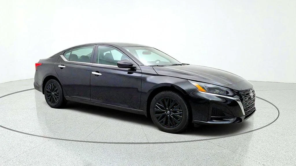 Used 2025 Super Black Nissan SV AWD w/ Special Edition Package image 3