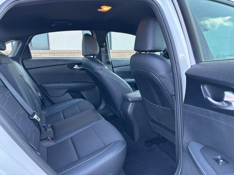 Used 2022 Snow White Pearl Kia GT-Line IVT image 11