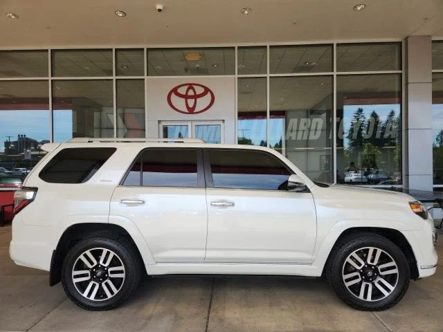 Certified Used 2016  Toyota Limited image 3