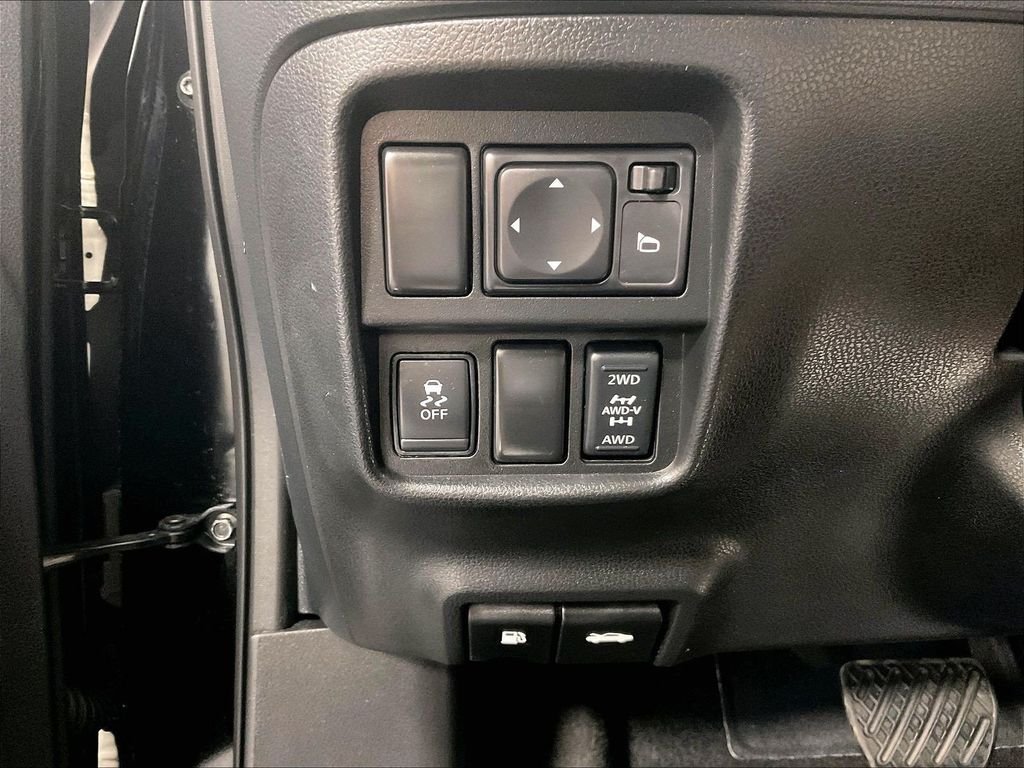 Used 2014 Black Nissan S image 24