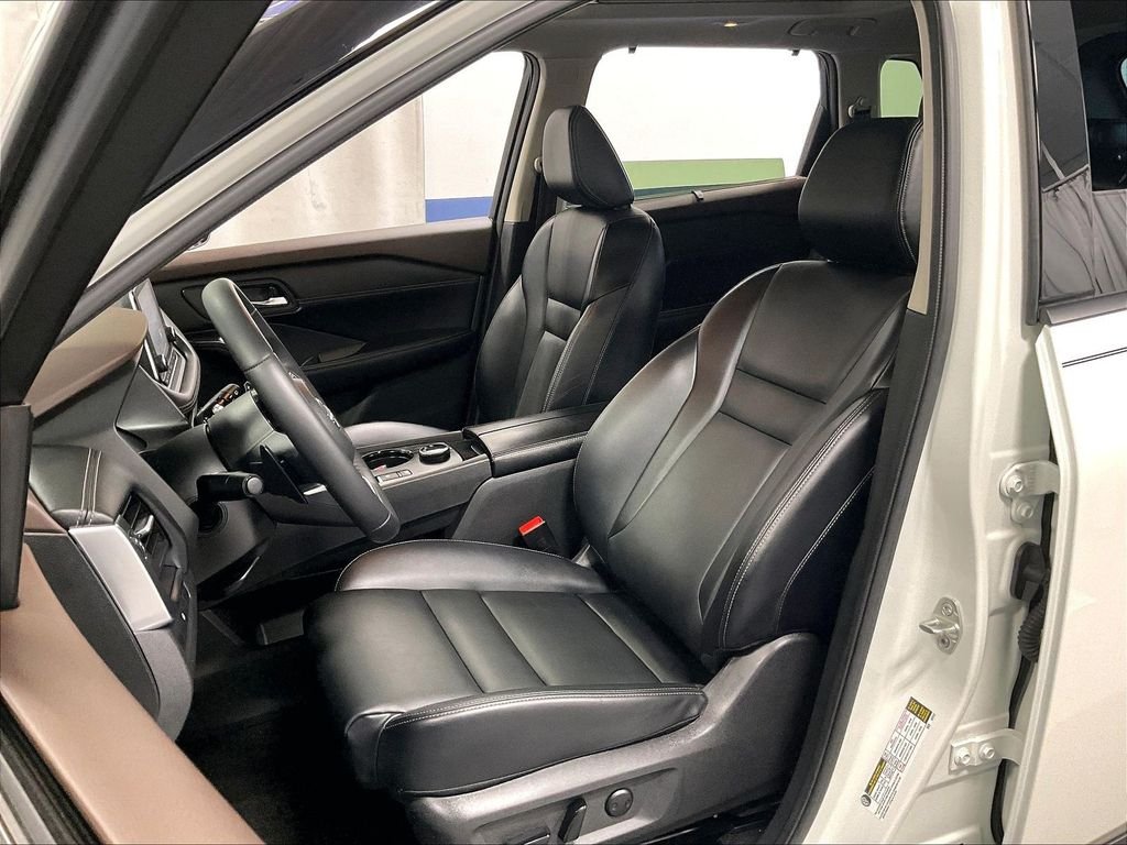 Used 2023 White Nissan SV image 10