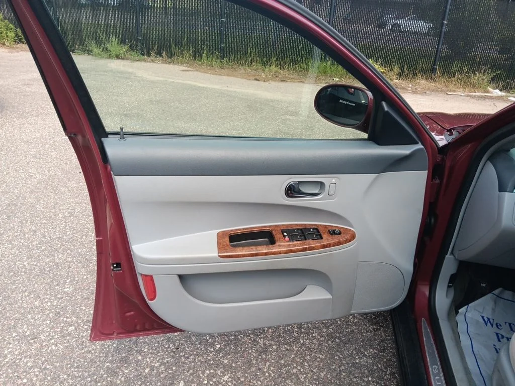 Used 2006 Cardinal Red Metallic Buick CX image 19