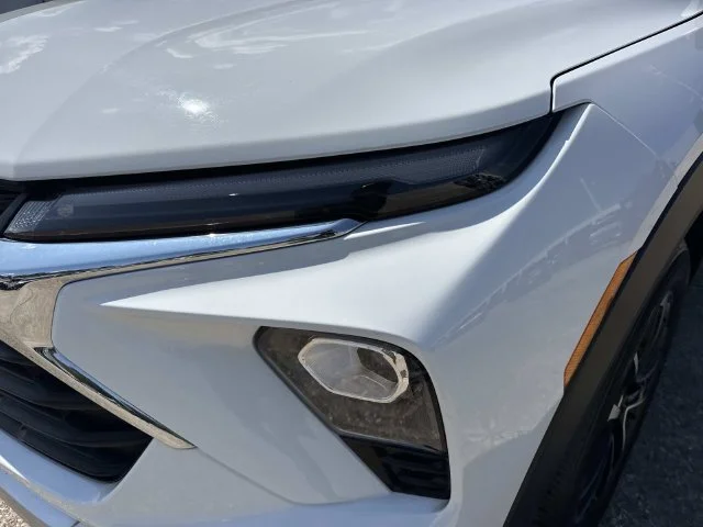 Used 2025 White Chevrolet LT image 8