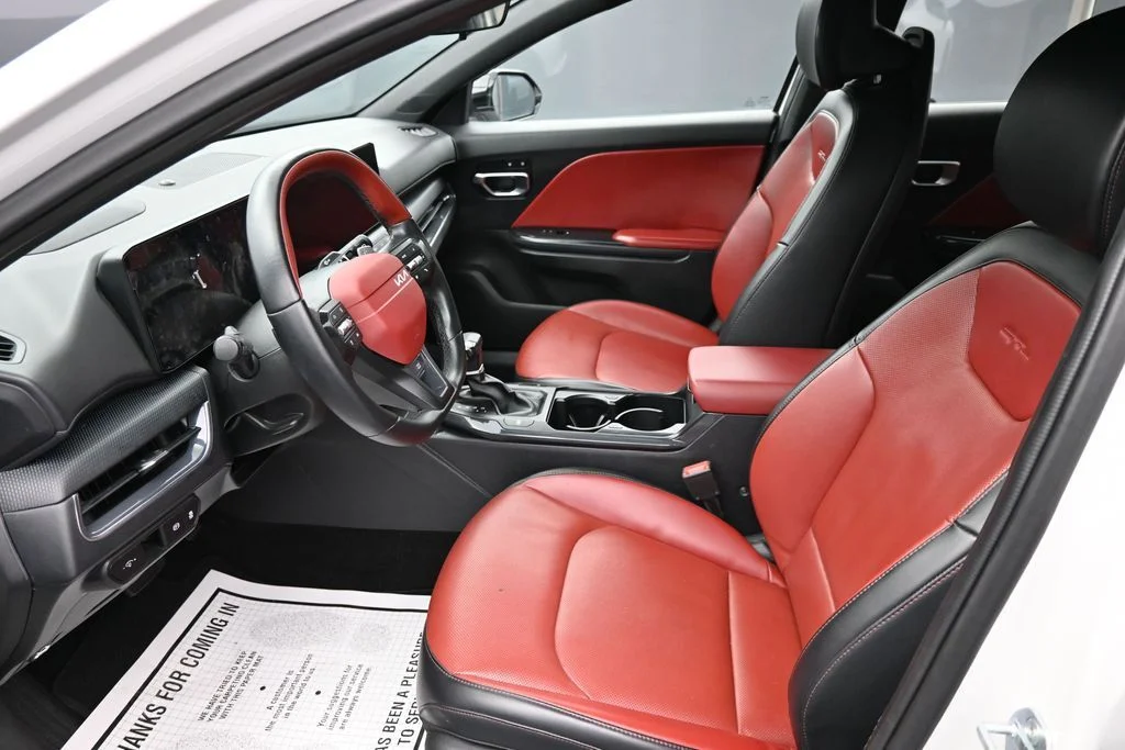 Used 2025 White Kia GT-Line image 3