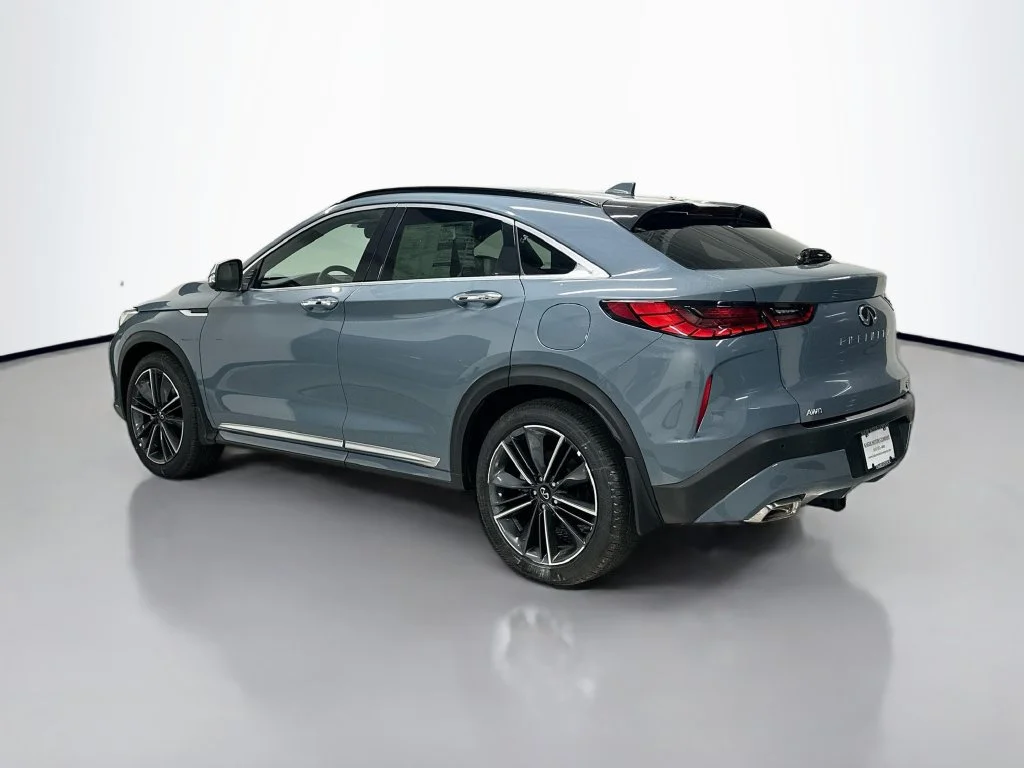 Used 2025 Slate Gray INFINITI ESSENTIAL image 3
