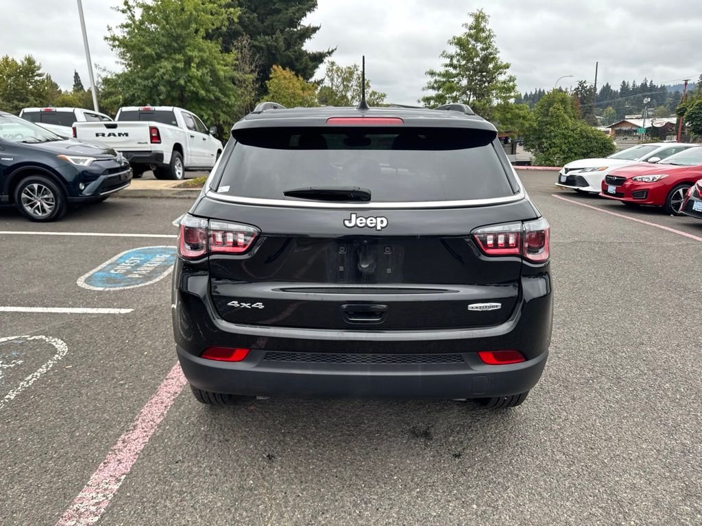 Used 2024 Diamond Black Crystal Pearlcoat Jeep Latitude image 8