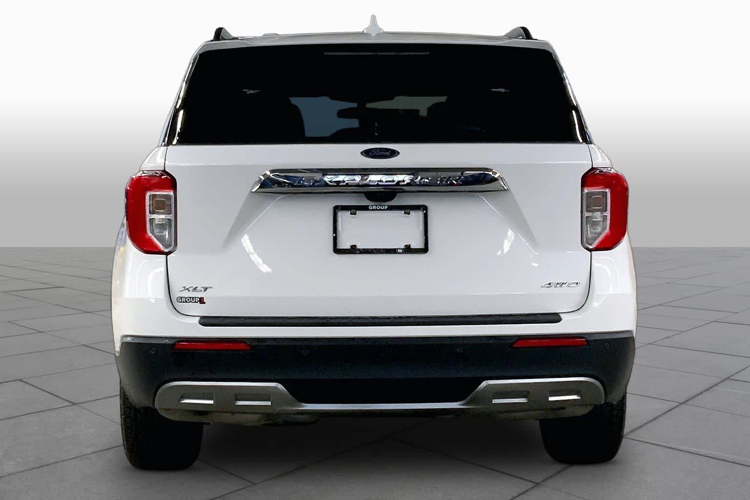 Used 2023 Star White Metallic Tri-Coat Ford XLT image 5