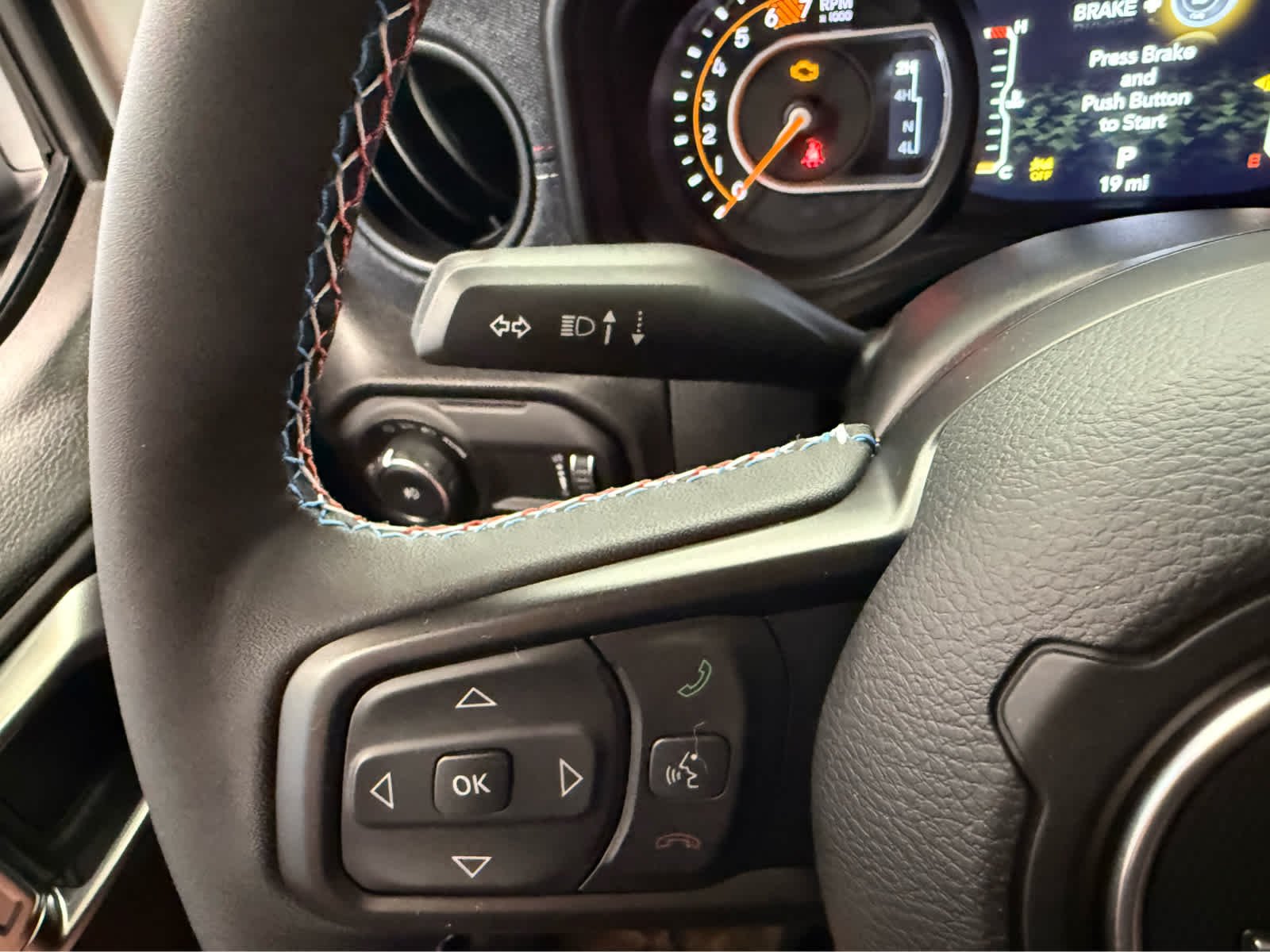 New 2026 BRIGHT WHITE CLEAR COAT Jeep Sport S image 28