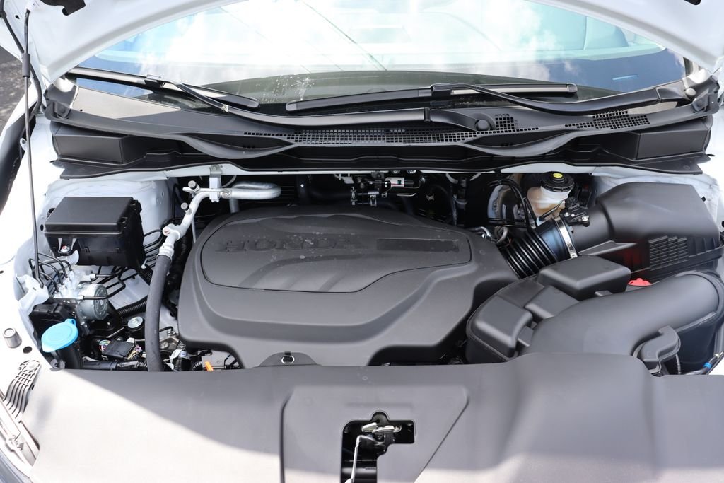 New 2027 Platinum White Pearl Honda Touring image 38