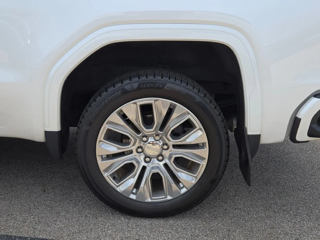 Used 2022 White GMC Denali image 19