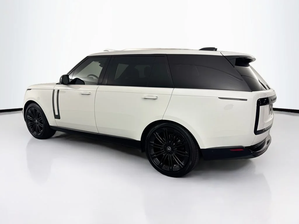 Used 2023 White Land Rover Autobiography image 7