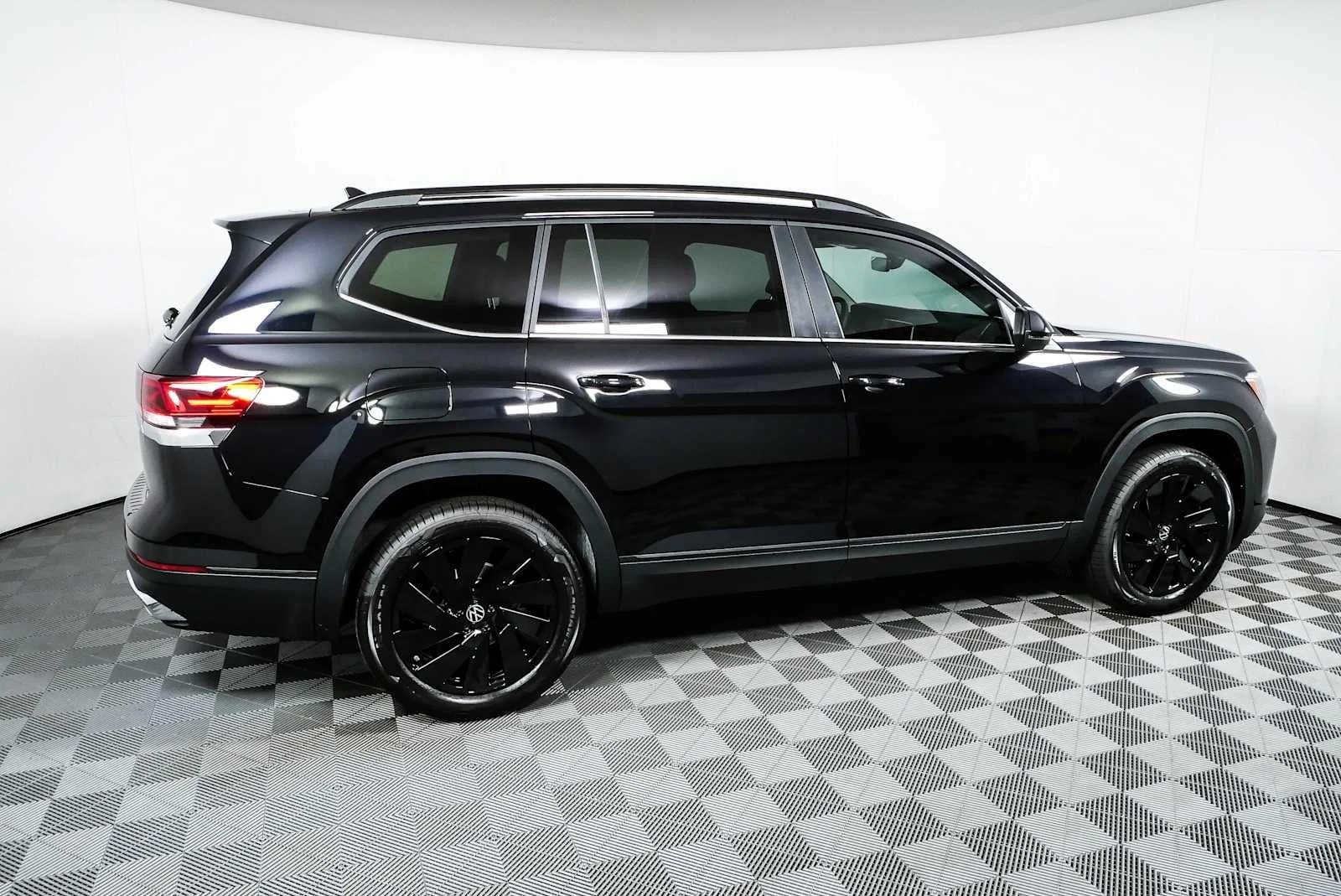 New 2026 Deep Black Pearl Volkswagen 2.0T SE w/Technology image 4