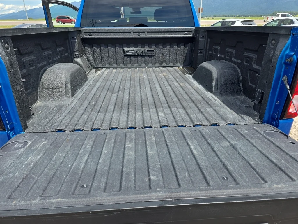 Used 2024 Dynamic Blue Metallic GMC Elevation image 25