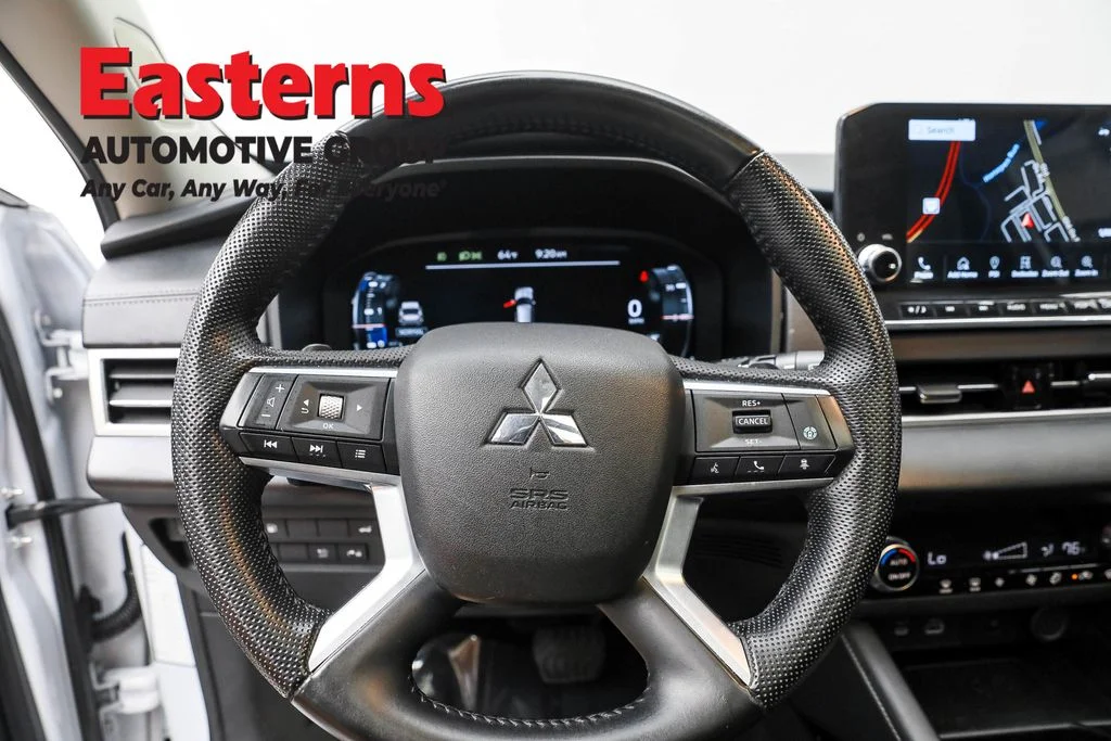 Used 2023 White Mitsubishi SE image 10