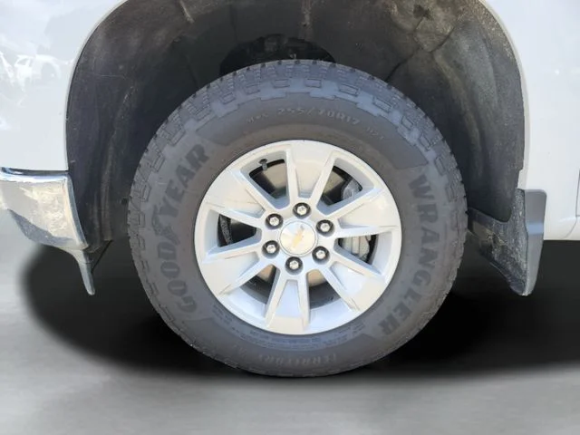 Used 2025 White Chevrolet LT image 39