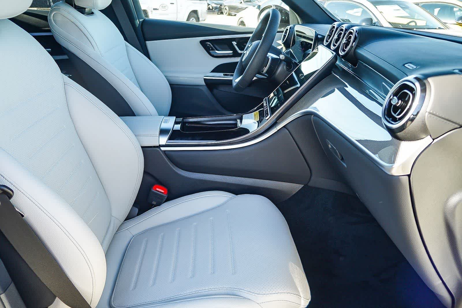 New 2026 Polar White Mercedes-Benz GLC 300 image 19