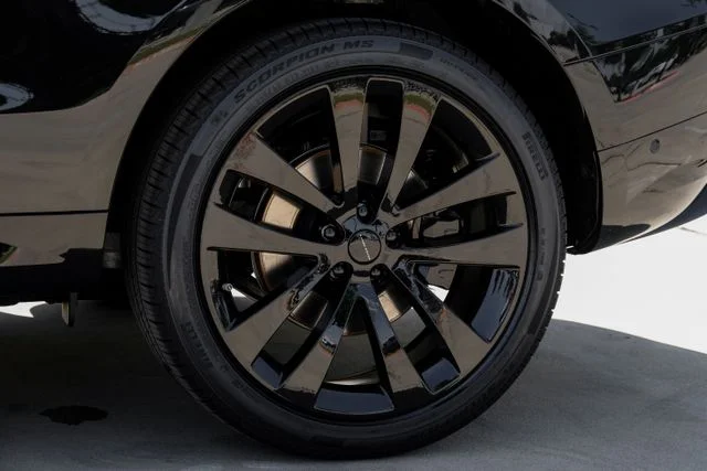 New 2026 Santorini Black Land Rover Dynamic SE image 68