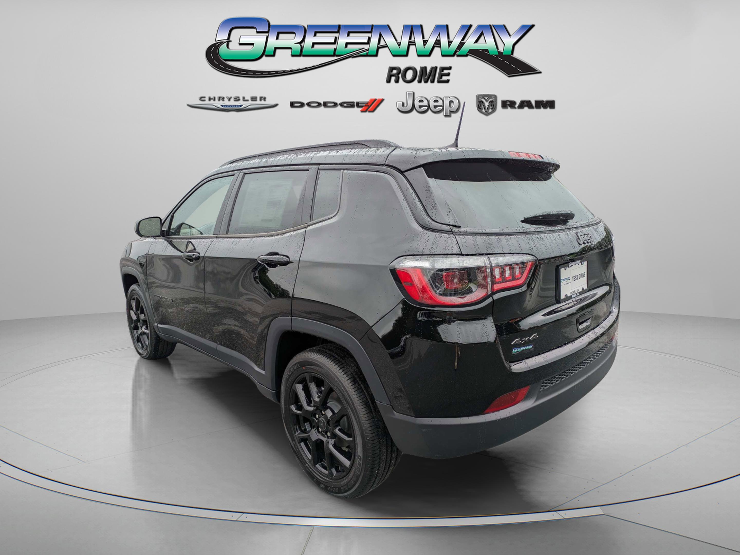 New 2026 Diamond Black Crystal Pearlcoat Jeep Latitude Altitude image 5