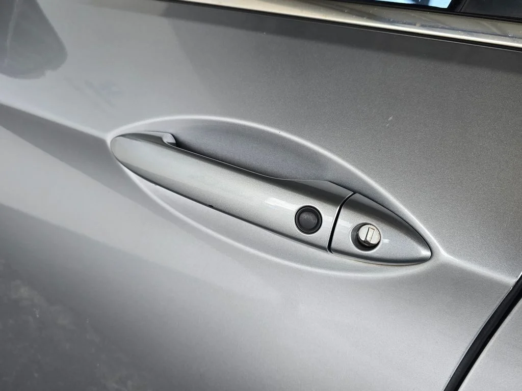 Used 2016 Silver Honda EX-L image 48