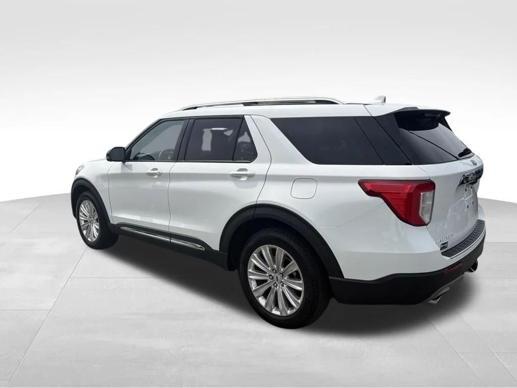 Used 2023 White Ford Limited image 3