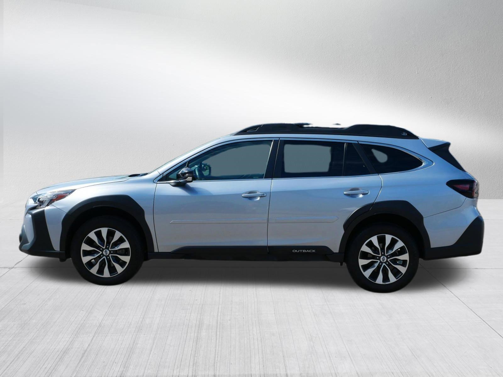 Used 2024 Ice Silver Metallic Subaru Limited image 4
