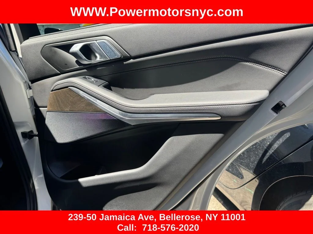 Used 2022 White BMW sDrive40i image 33