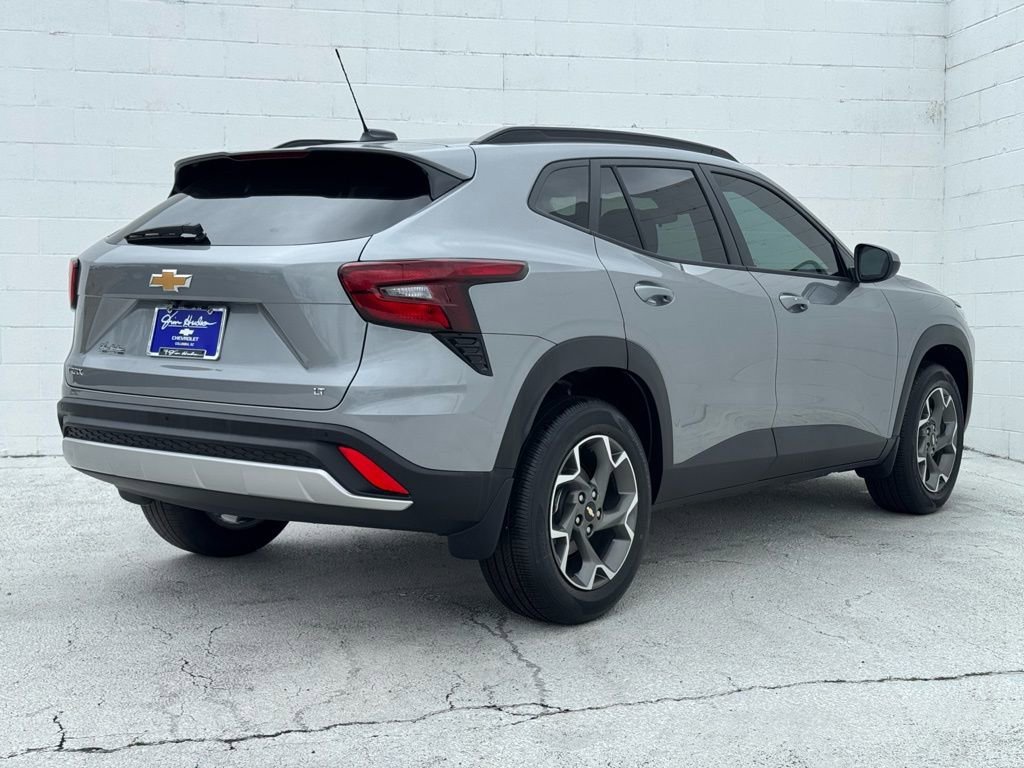 2025 Chevrolet Trax LT - Photo 11